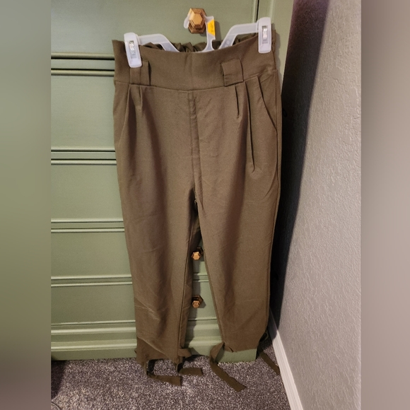 Cute paperbag pants never worn - Picture 10 of 14